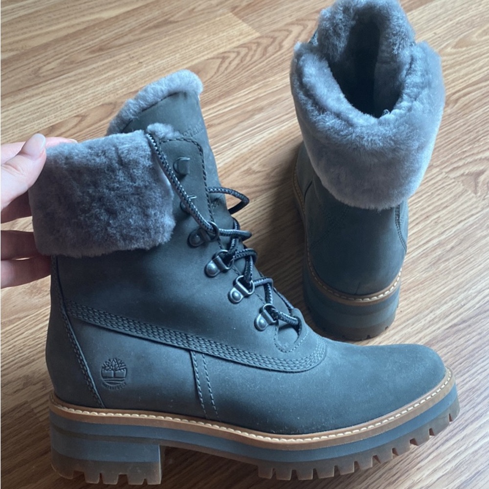 Timberland waterproof lace up boots. Size 7.
